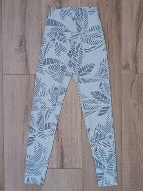 Aerie Chill Play Move High Waisted Leggings Palm Tropical Leaf Print Size XS